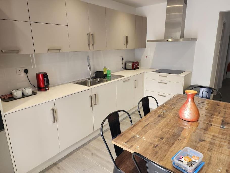 Paradigm Court, Modern 2-Bedroom Apartment F2, オックスフォード エクステリア 写真